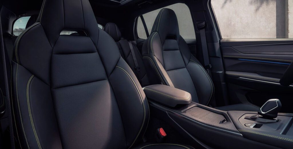 Lynk-Co-01-More-1.5-PHEV-interior-trasera